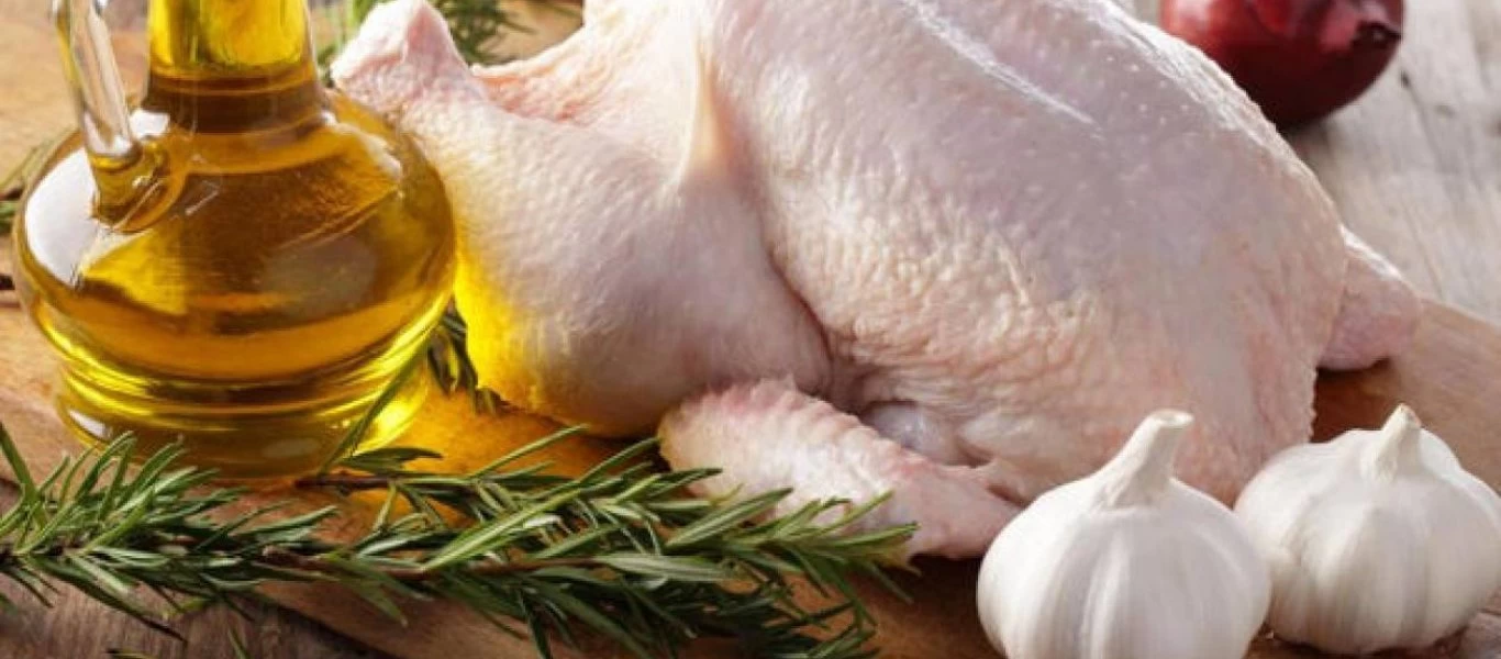 Κοτόπουλο: Πόσες θερμίδες έχει και πόσες κερδίζετε αν βγάλετε την πέτσα;